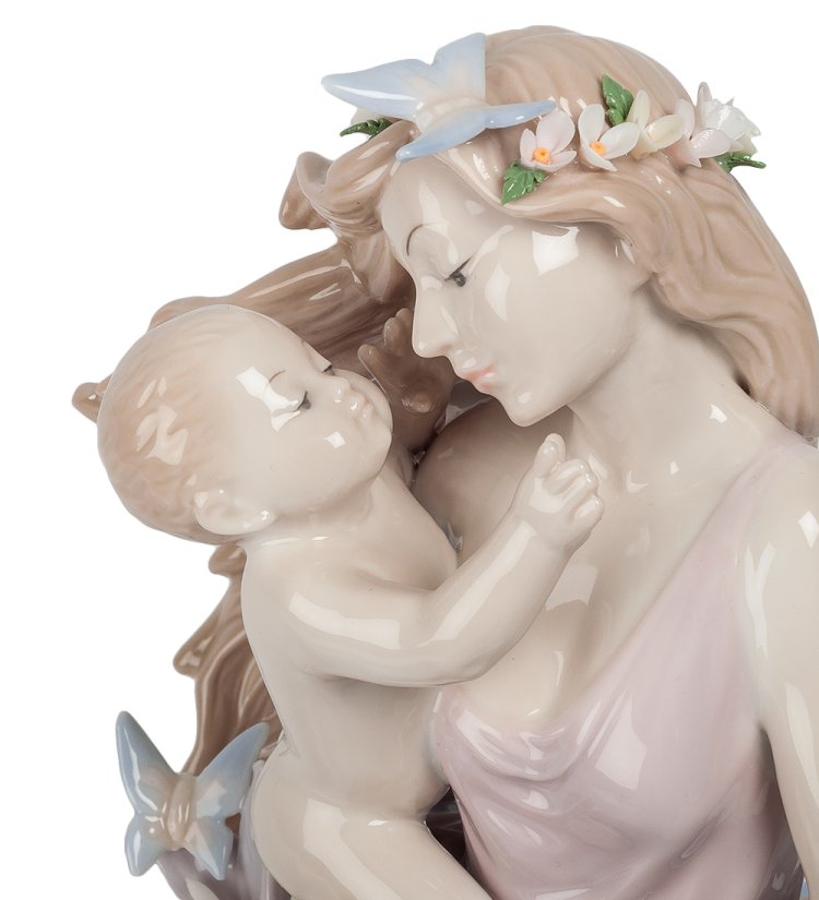 Статуэтка из фарфора Женское счастье Pavone JP-15/29, фотография крупным планом