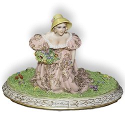 Статуэтка из фарфора Цветы на лугу