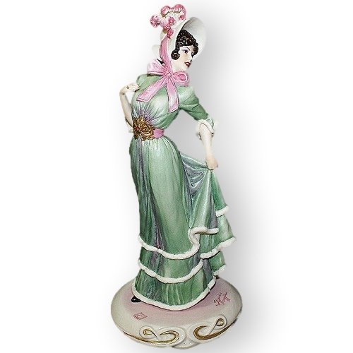 Статуэтка из фарфора Дама (модель 1901 г.)