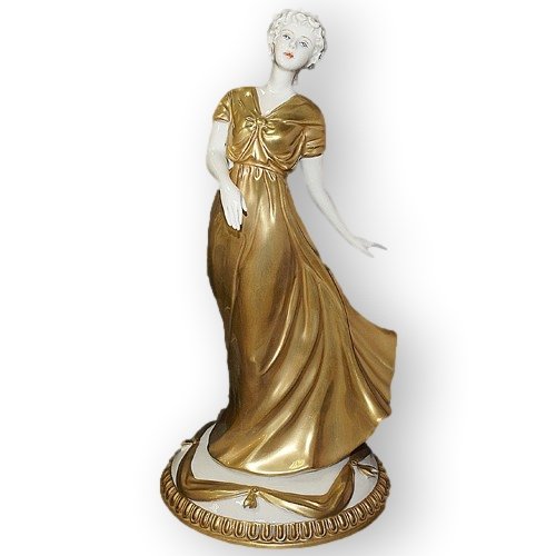 Статуэтка из фарфора Девушка