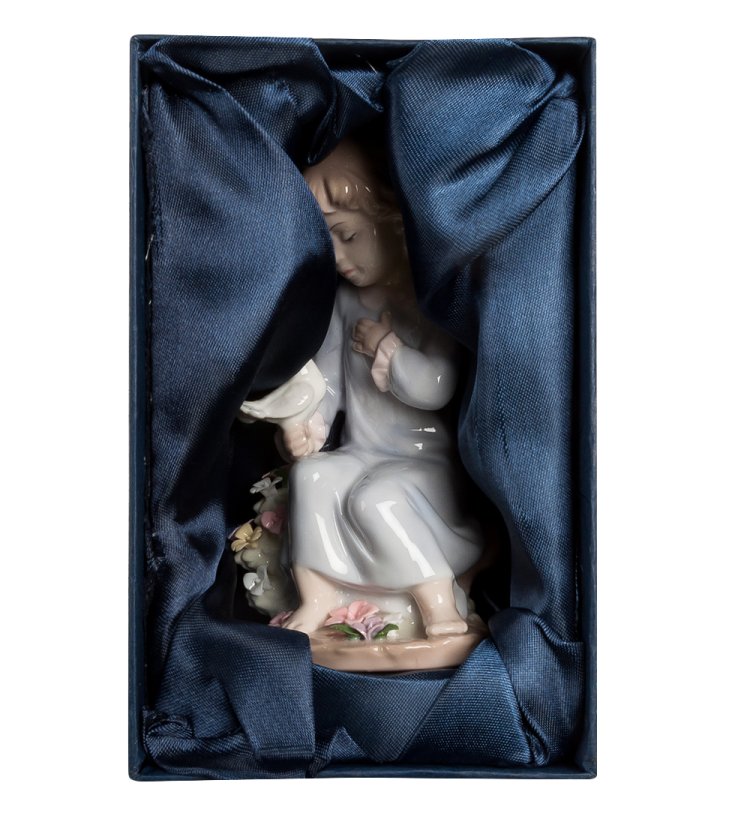 Статуэтка из фарфора Юная Леди с голубем Pavone JP-29/31, фотография в упаковке