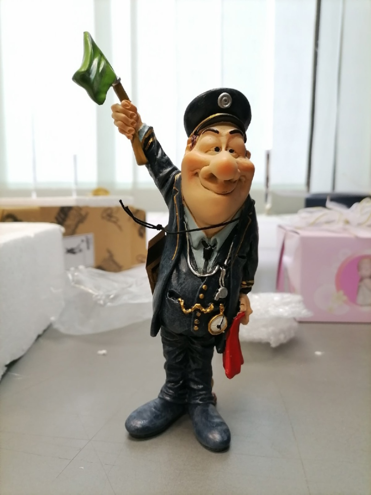 Статуэтка Железнодорожник The Comical World of Stratford RV-939, фото со склада