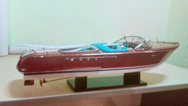 Модель Катера Riva Aquarama, фото со склада, вид профиль