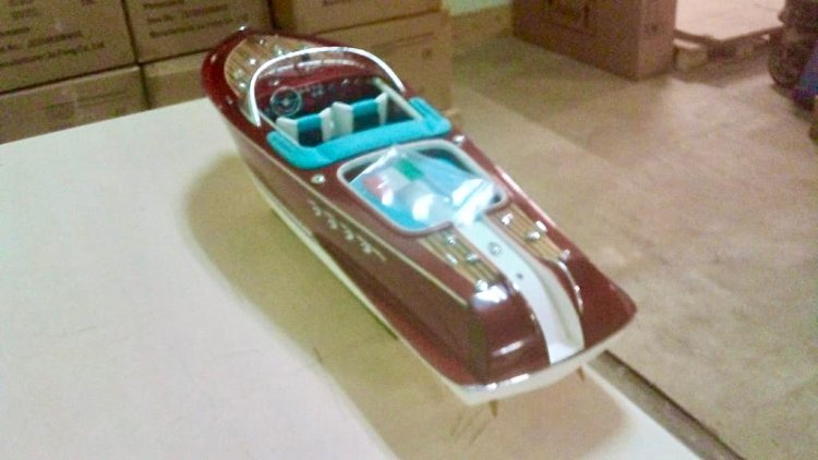 Модель Катера Riva Aquarama, фото со склада, оборотная сторона