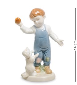 Статуэтка из фарфора Мальчик с щенком