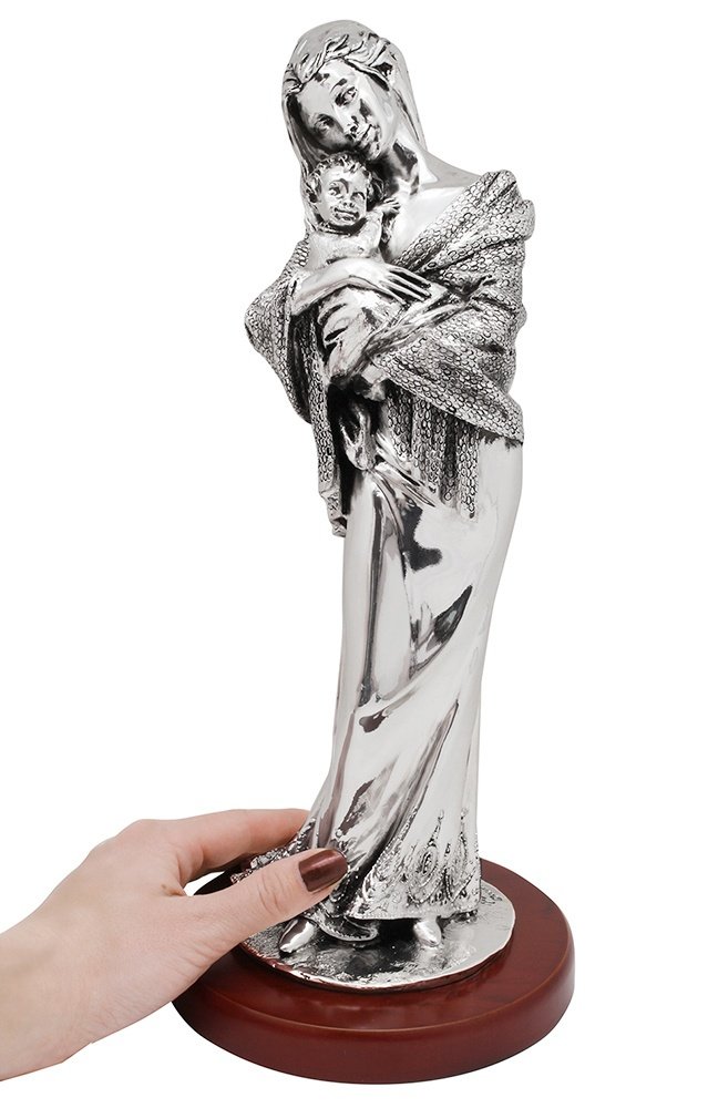 Скульптура Радость материнства на подставке