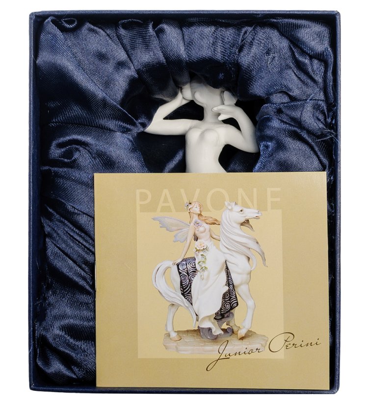 Статуэтка из бисквитного фарфора с подсветкой Леди с бабочкой Pavone JP-186/ 35, фотография в упаковке