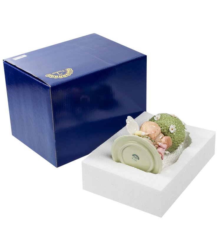 Статуэтка из фарфора Ангел и девочка у дерева Pavone CMS-11/44, фотография в упаковке