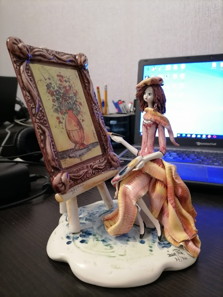 Фарфоровая статуэтка Художница, фото со склада портретный вид