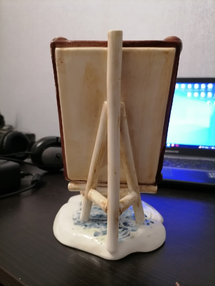 Фарфоровая статуэтка Художница, фото со склада оборотная сторона