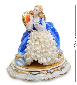 Статуэтка из фарфора Фрейлина