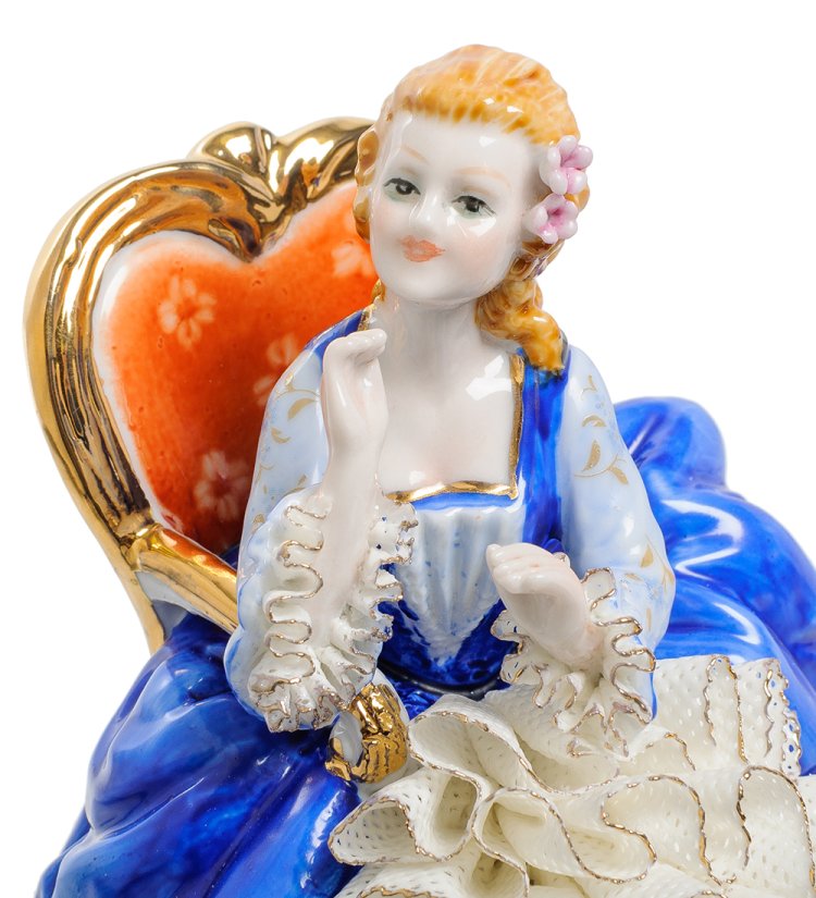 Статуэтка из фарфора Фрейлина Valerio Sole VS-319, фотография крупным планом