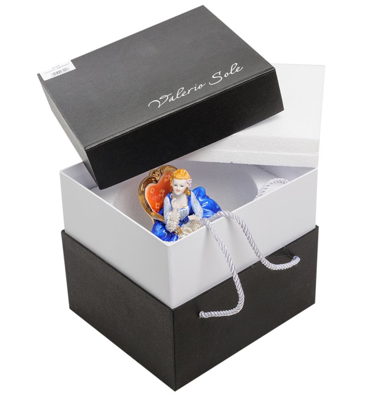 Статуэтка из фарфора Фрейлина Valerio Sole VS-319, фотография в упаковке