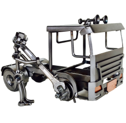 Ремонт грузовика - фигурка из металла