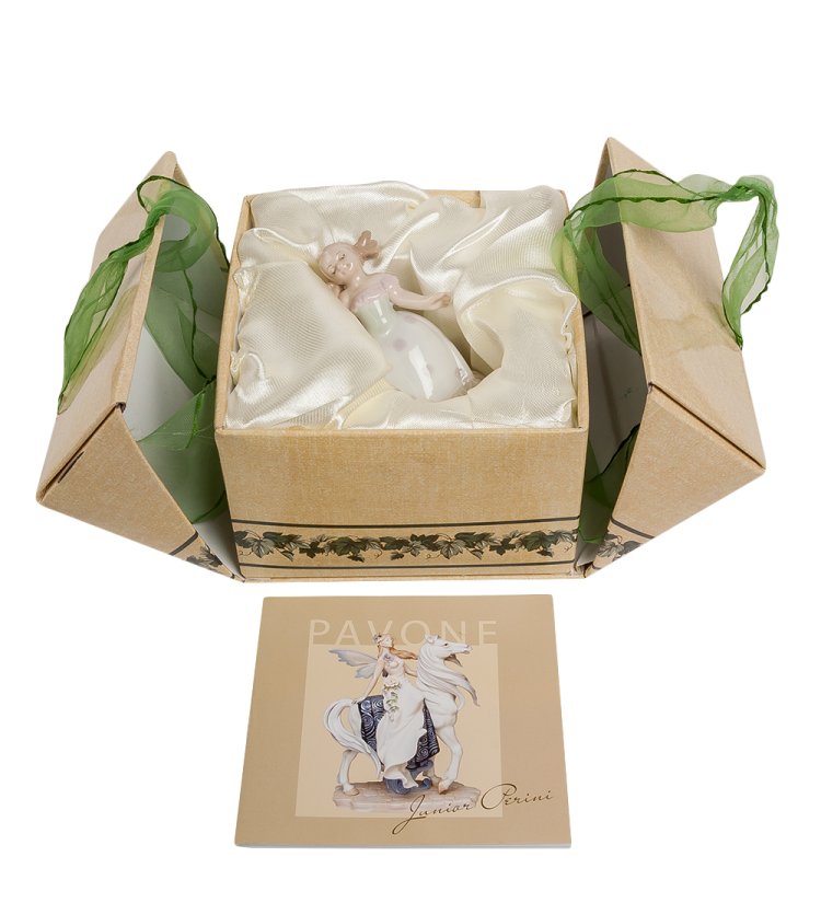 Статуэтка из фарфора Юная леди в пышном платье Pavone JP-29/45, фотография в упаковке