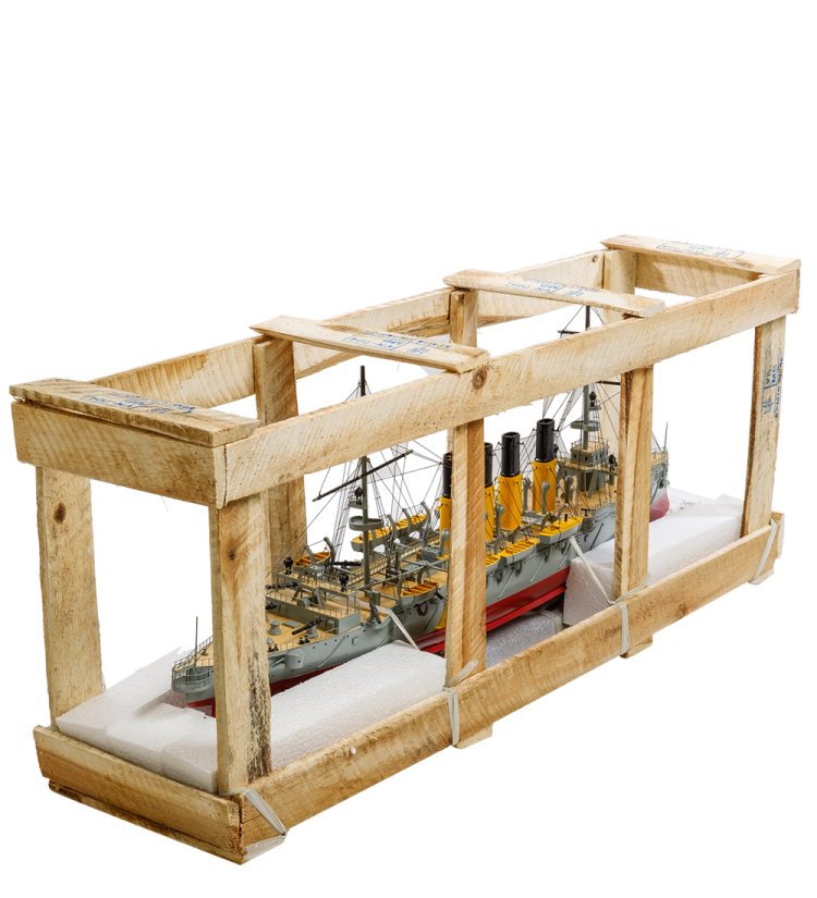 Модель корабля крейсер Варягъ, фотография в упаковке