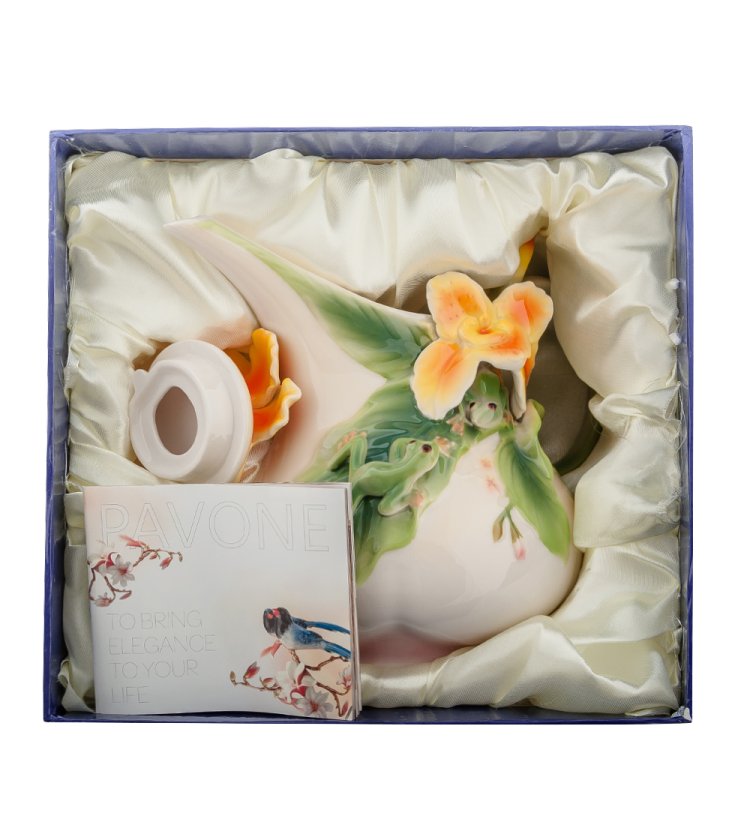 Заварочный чайник из фарфора Лягушки и цветы канны Pavone FM-82/ 1, фотография в упаковке