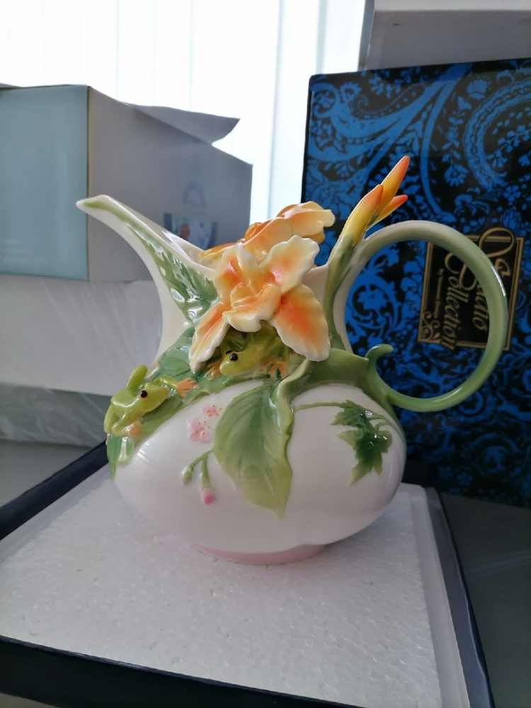 Заварочный чайник из фарфора Лягушки и цветы канны Pavone FM-82/ 1, фото со склада профиль