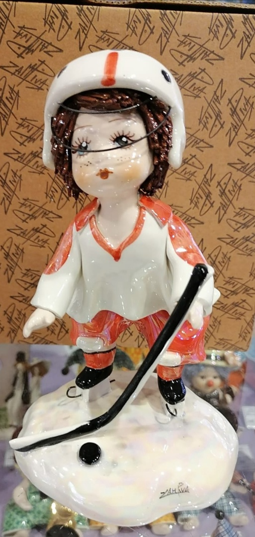 Фарфоровая статуэтка Хоккеист, фото со склада