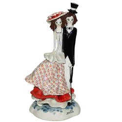 Фарфоровая статуэтка Девочка и мальчик