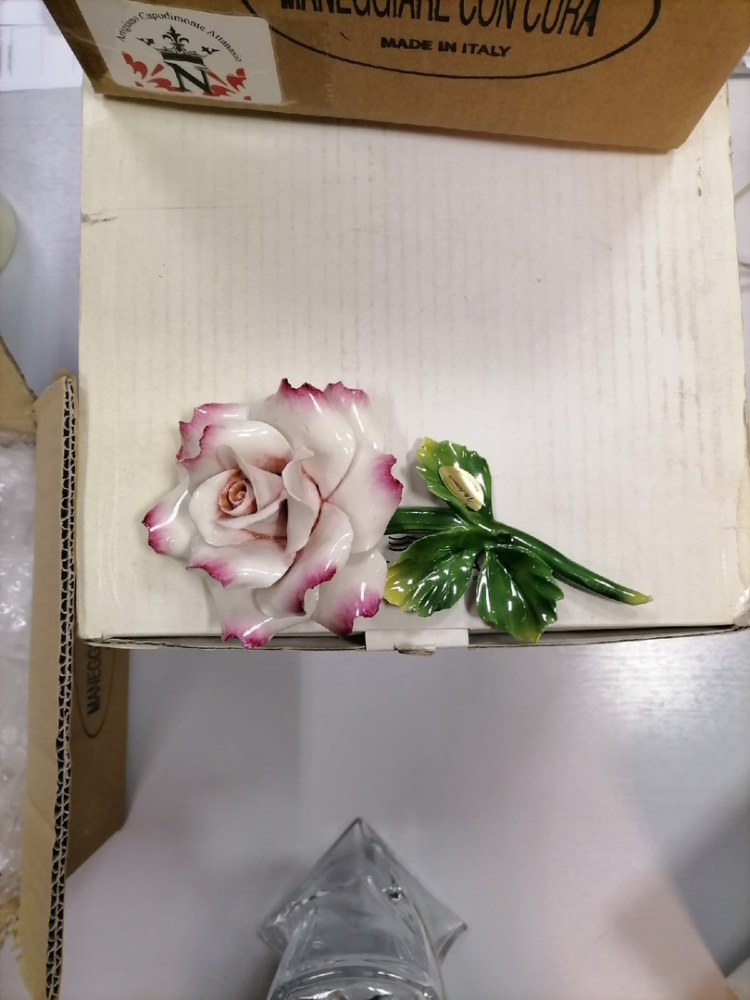 Цветок из фарфора розовая Роза, фото со склада