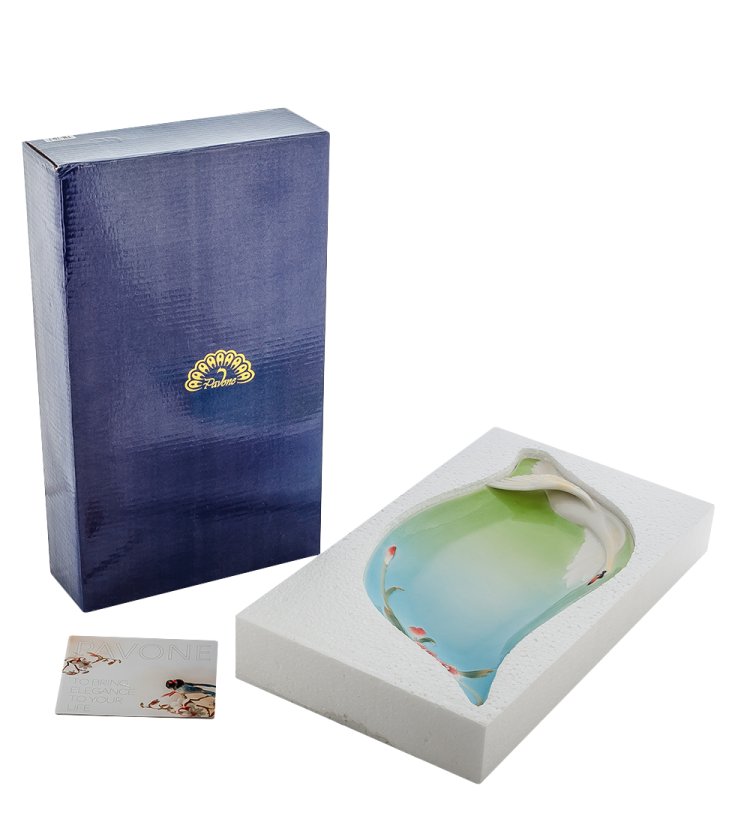 Большое Блюдо в виде Листа из фарфора Лебеди Pavone FM-76/ 8, фотография в коробке