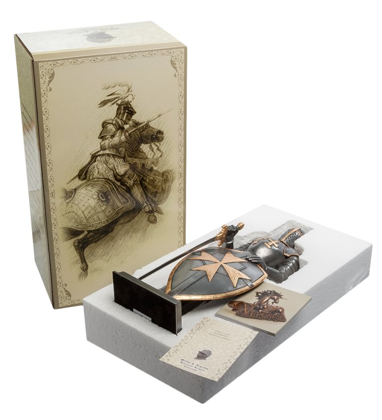 Статуэтка Рыцарь с мальтийским крестом на щите Veronese WS-95, упаковочный вид