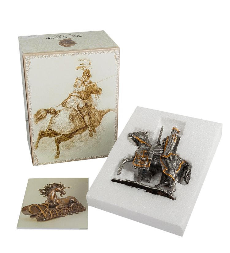 Статуэтка Вооруженный конный рыцарь крестоносец Veronese WS-820, упаковочный вид