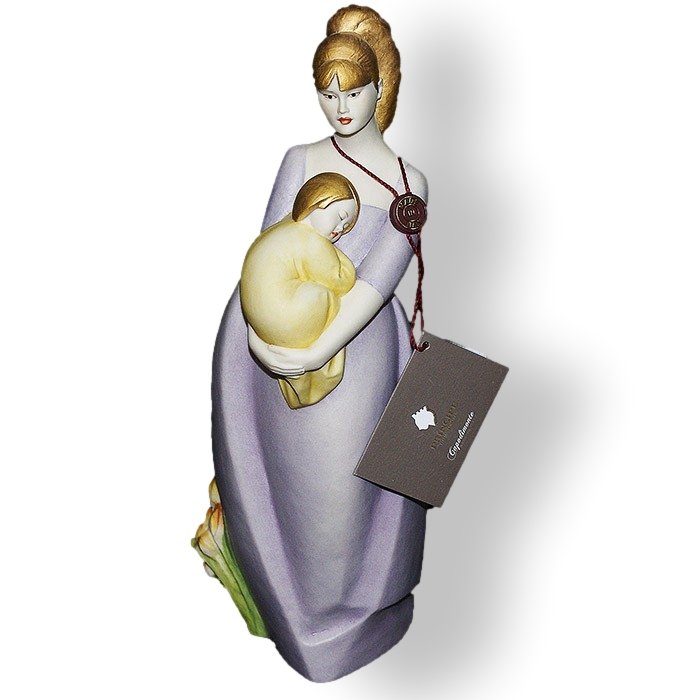 Статуэтка из фарфора Материнство