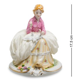 Статуэтка из фарфора Леди с голубем
