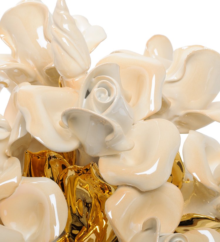 Статуэтка из керамики Розы в корзине Ahura, фотография крупным планом