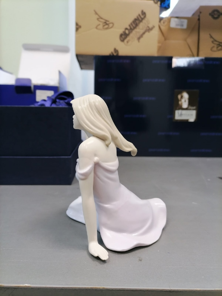 Статуэтка из фарфора Девушка Мечта Pavone JP-22/30, фото со склада вид профиль