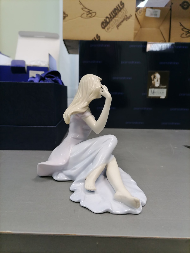 Статуэтка из фарфора Девушка Мечта Pavone JP-22/30, фото со склада вид со стороны