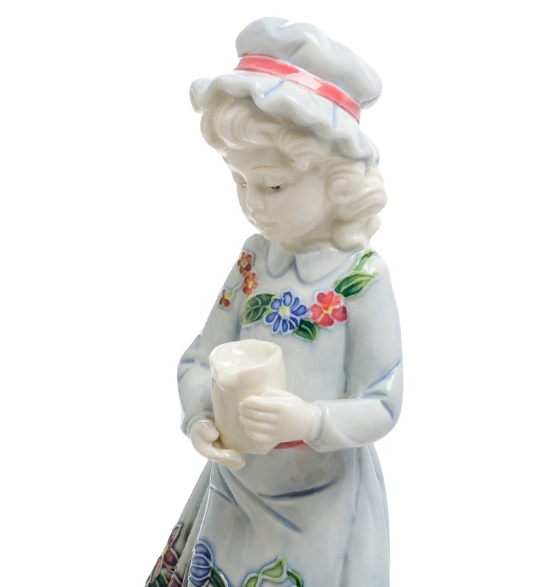 Статуэтка из фарфора Девочка кормит котенка Pavone JP-12/ 17, фотография крупным планом