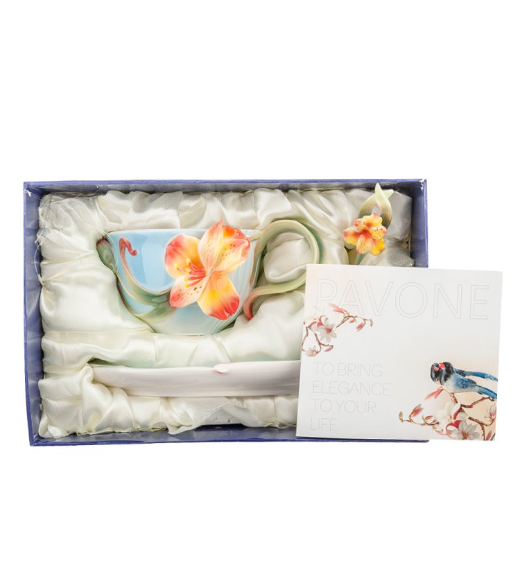 Чайная пара из фарфора с ложечкой Лилии Pavone FM-05/ 2, фотография в упаковке