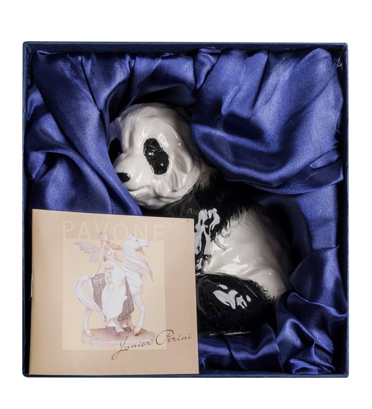 Статуэтка из фарфора задумчивая Панда Pavone JP-800/17, фотография в упаковке