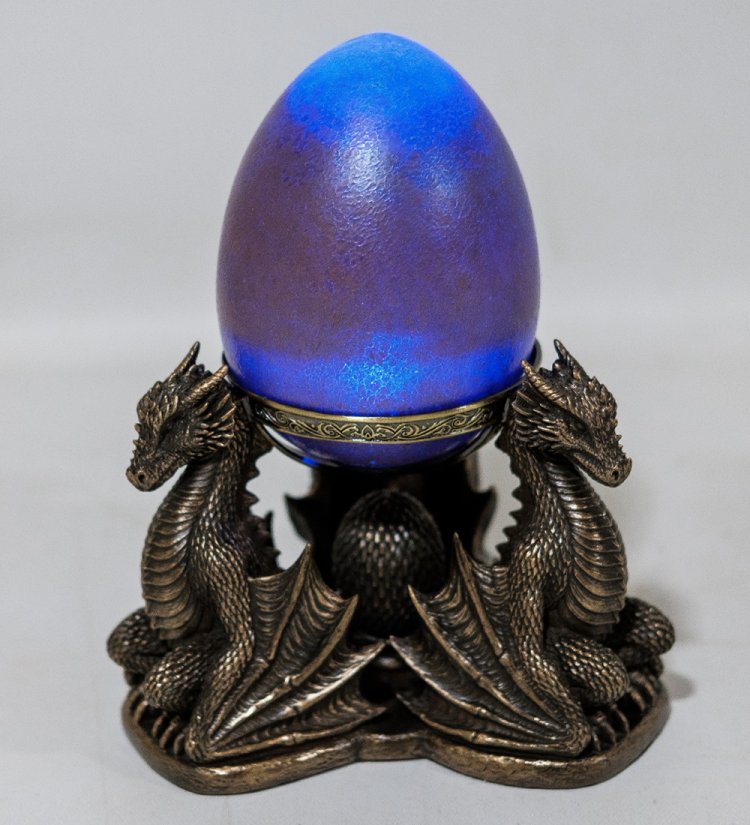 Статуэтка Хрустальный шар и драконы Veronese WS-918, вид в темноте