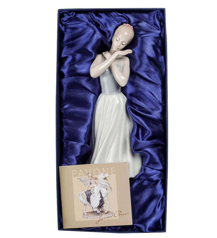 Статуэтка из фарфора Балерина скрестила руки Pavone JP-27/31, фотография в упаковке