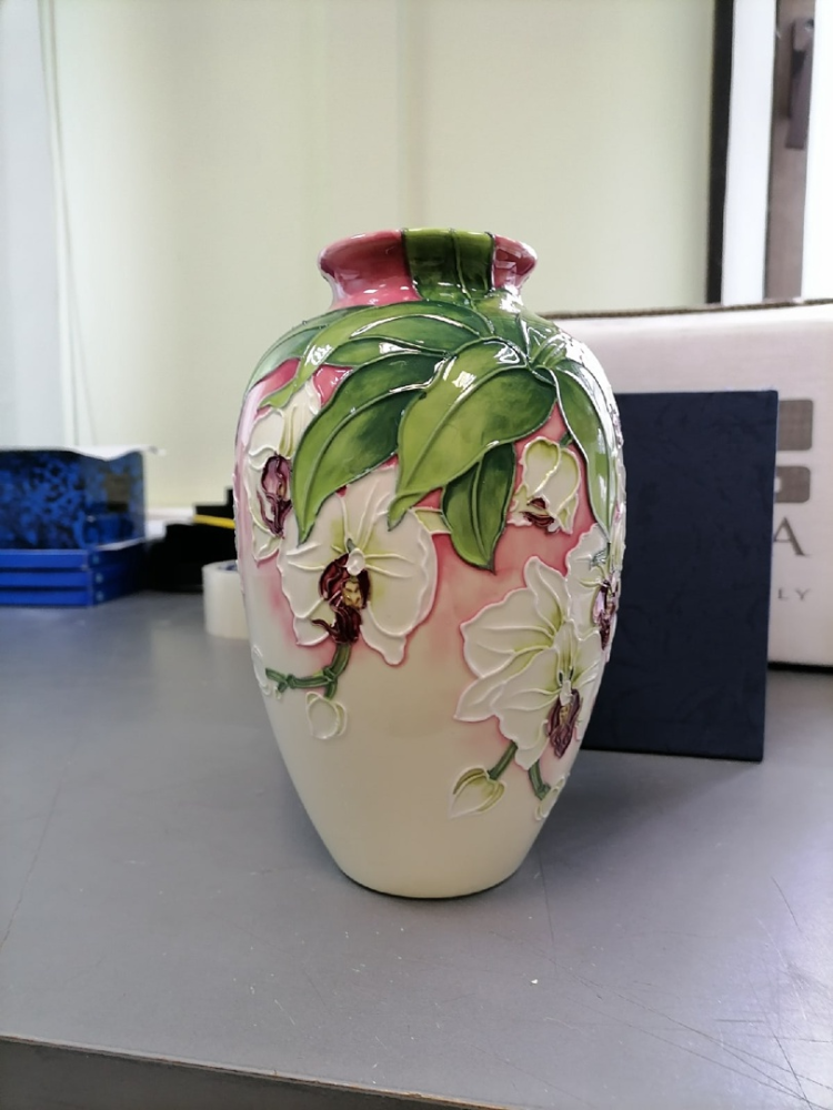 Низкая ваза для цветов из фарфора Орхидея Pavone JP-98/ 5, фото со склада вид профиль