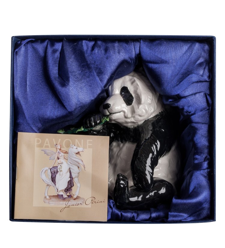 Статуэтка из фарфора Панда с бамбуком Pavone JP-800/18, фотография в упаковке