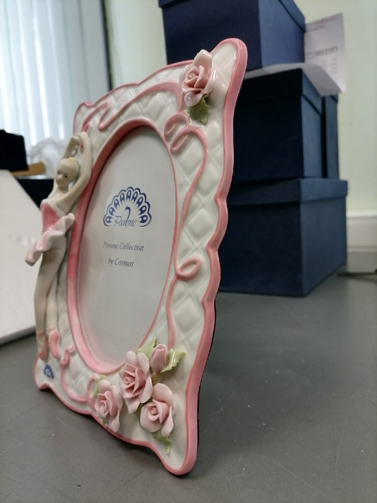 Фоторамка из фарфора Балерина Pavone CMS-19/ 3, фото со склада вид с другой стороны