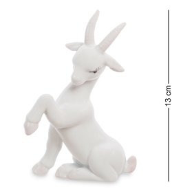 Статуэтка из фарфора Коза с поднятым копытцем