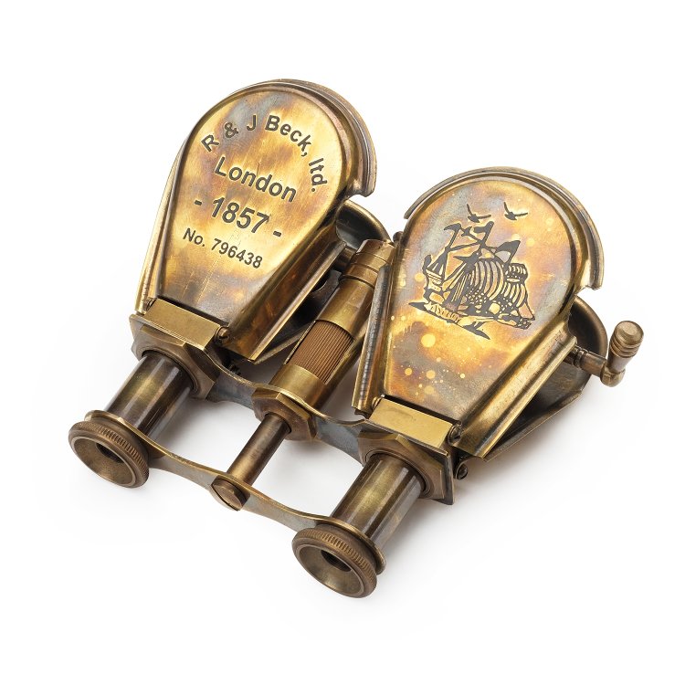 Бинокль маленький в кожаном чехле