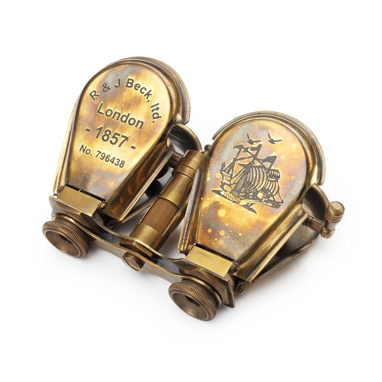 Бинокль маленький в кожаном чехле