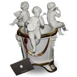 Статуэтка из фарфора Ангелы у колодца