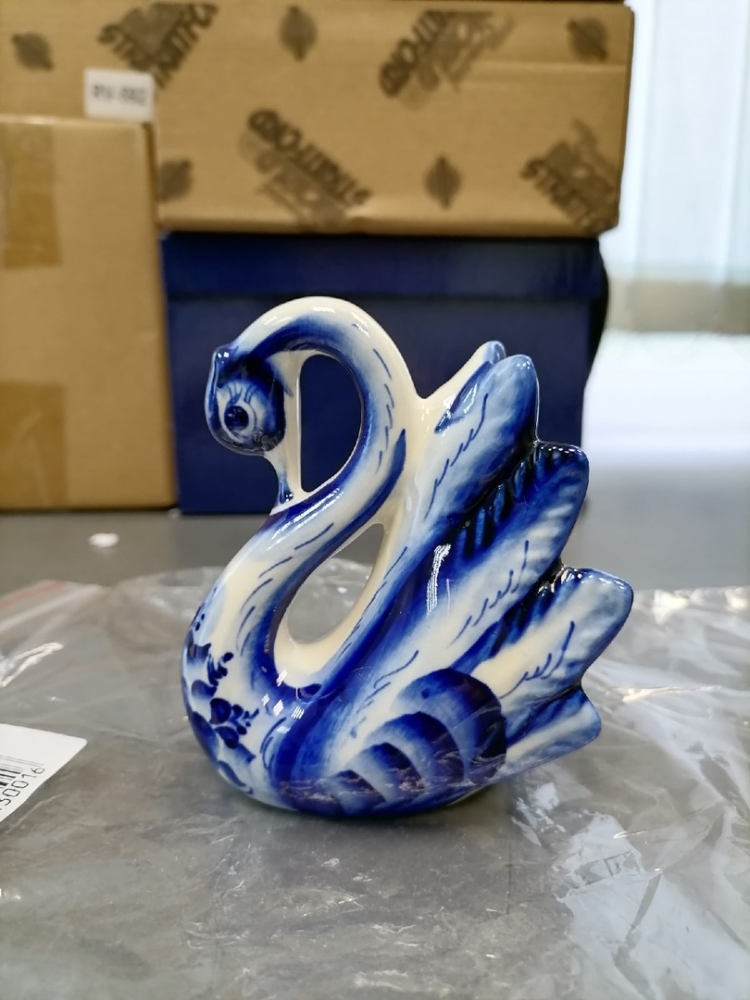 Статуэтка Лебедь Голубая гжель ГЛ-617, фото со склада портретный вид