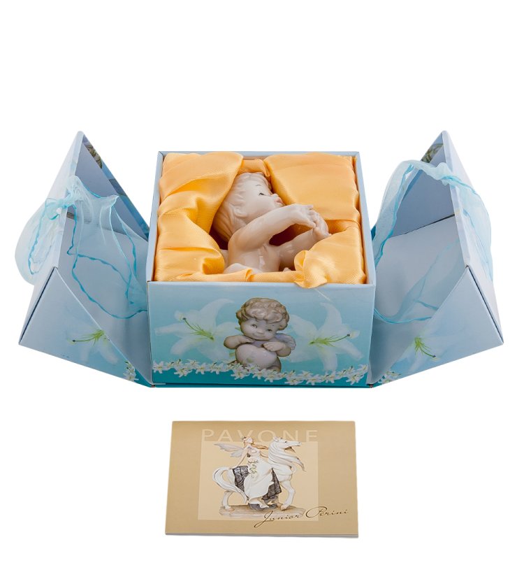 Статуэтка из фарфора Маленький мальчик Ангелочек Сидит Pavone JP-33/ 4, фотография в коробке