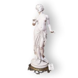 Статуэтка из фарфора Купальщица