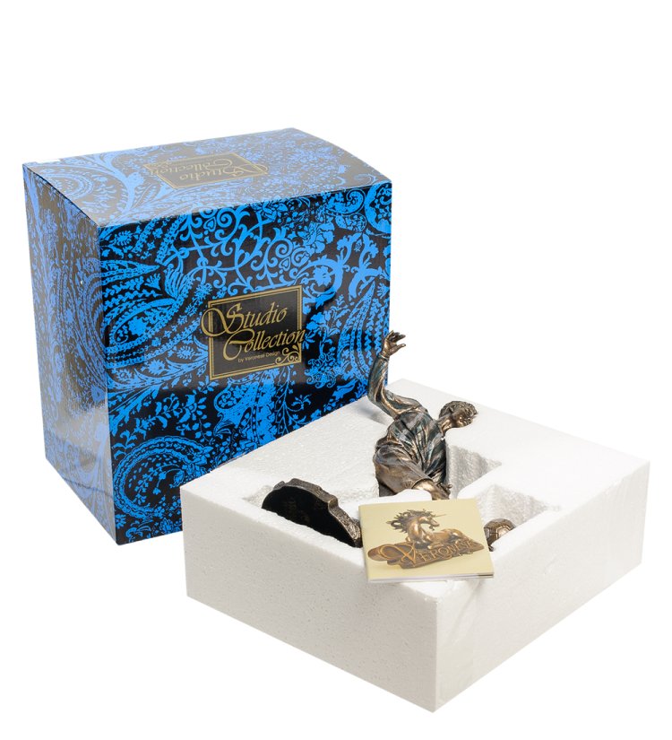 Статуэтка Футболист Veronese WS-881, упаковочный вид