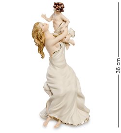 Статуэтка Мать подкидывает ребенка